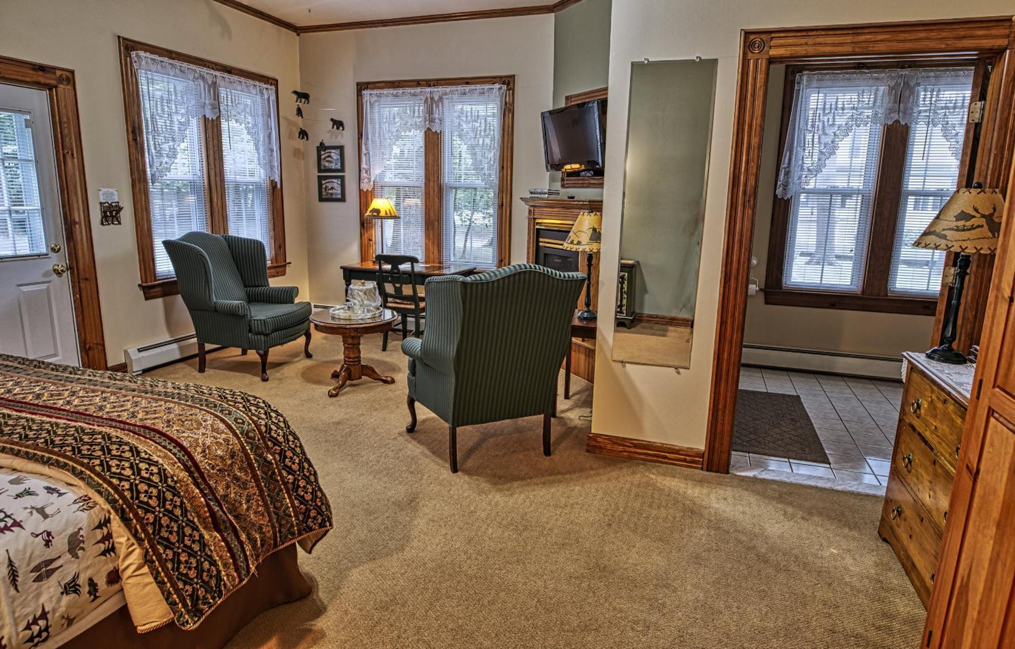 Rockwell Falls Inn And Wine Bar Lake Luzerne Ruang foto