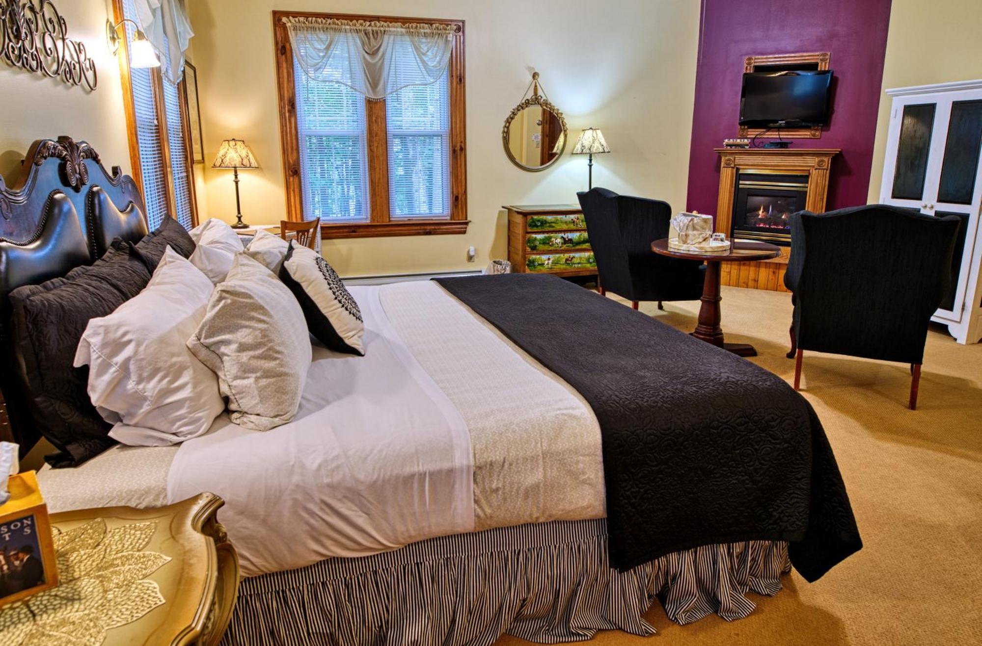 Rockwell Falls Inn And Wine Bar Lake Luzerne Bagian luar foto