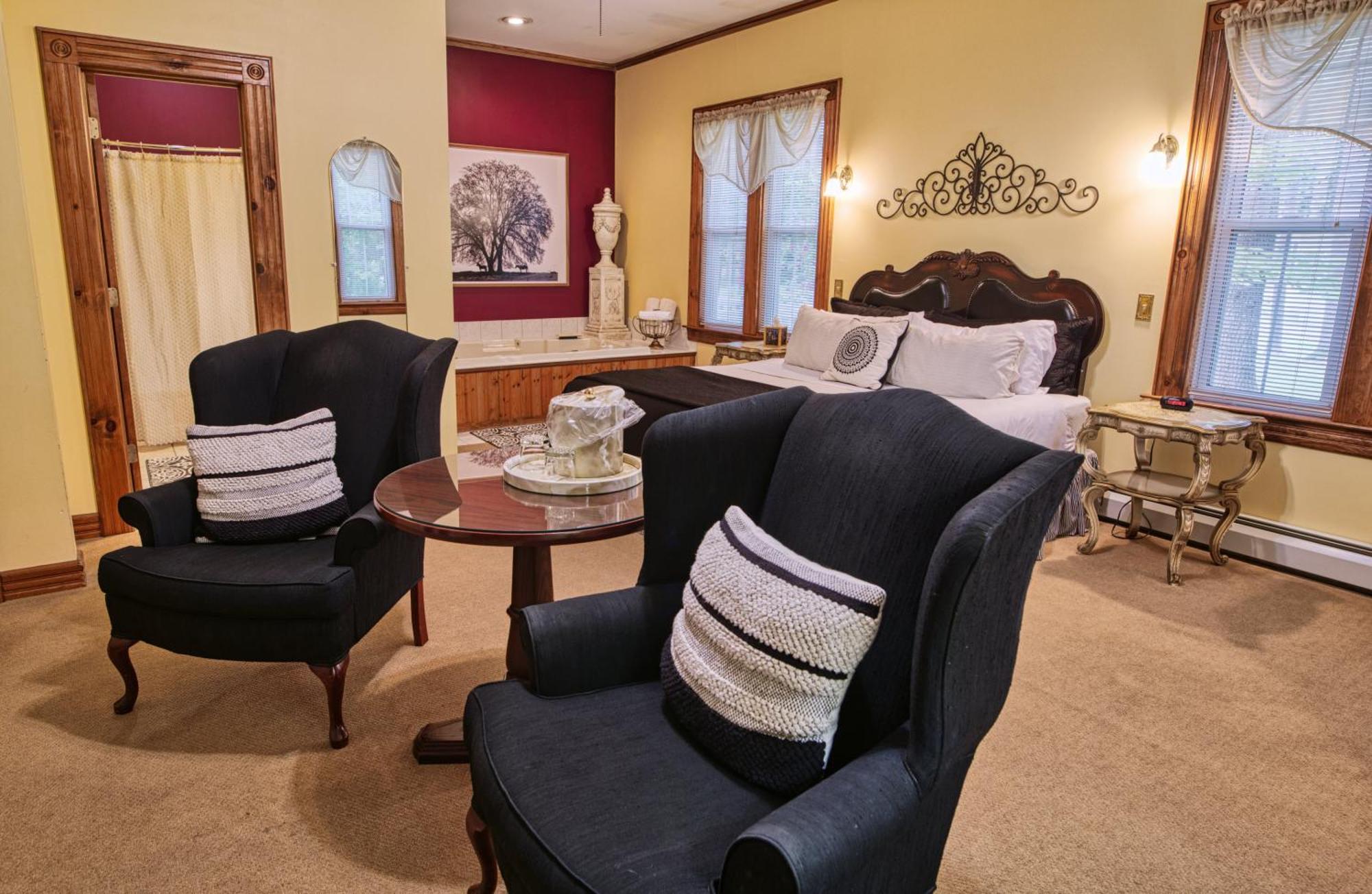 Rockwell Falls Inn And Wine Bar Lake Luzerne Ruang foto