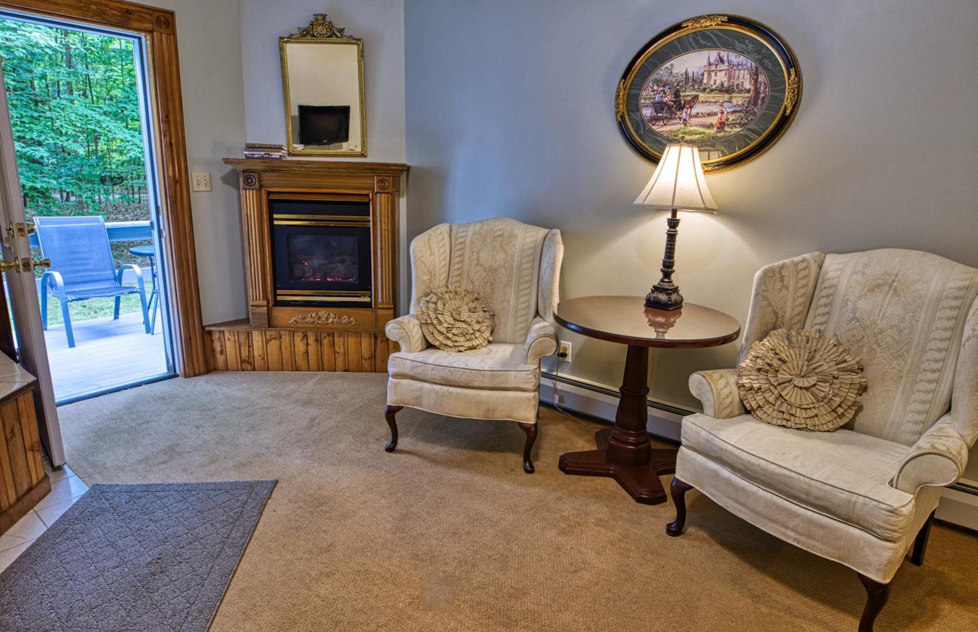 Rockwell Falls Inn And Wine Bar Lake Luzerne Bagian luar foto