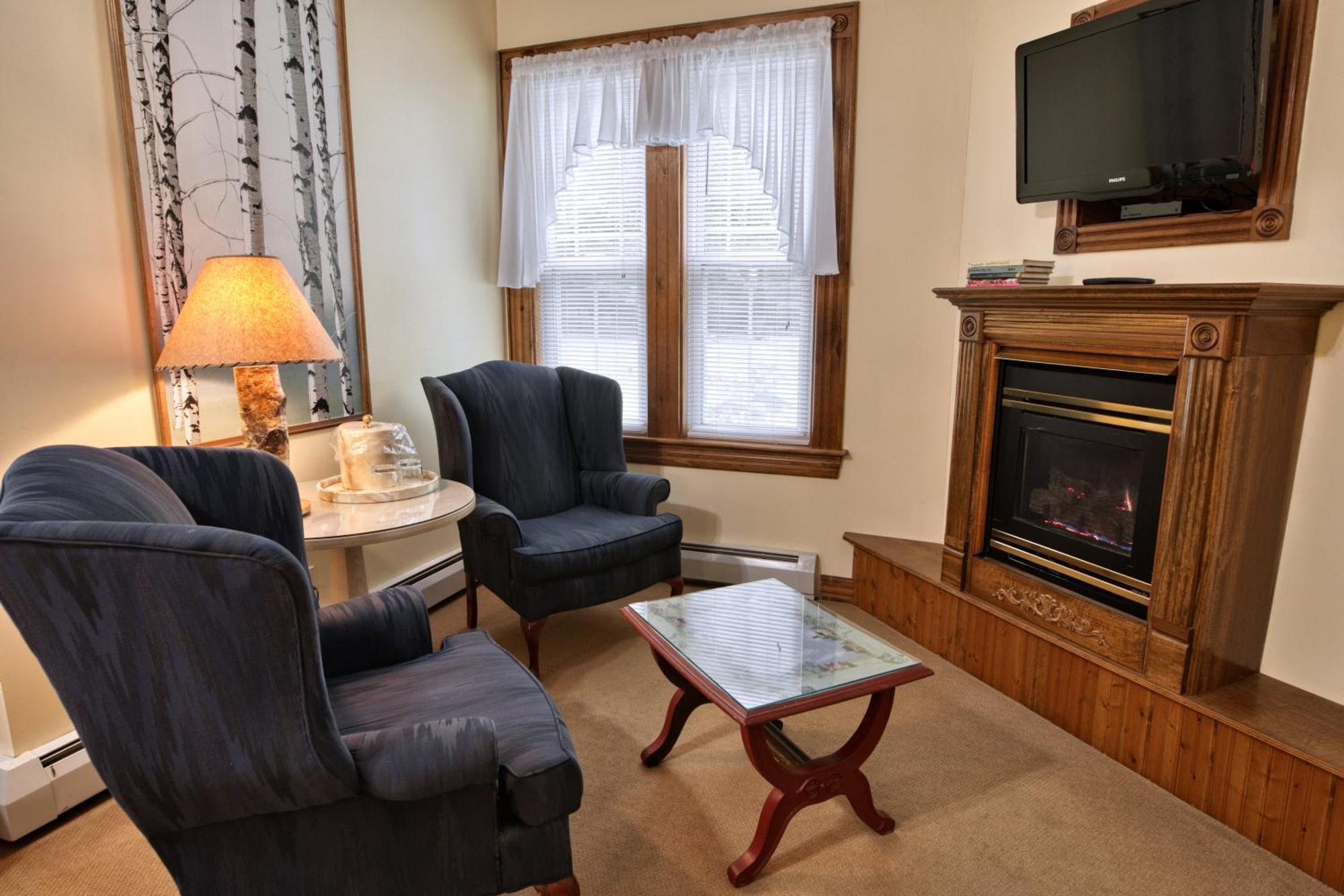 Rockwell Falls Inn And Wine Bar Lake Luzerne Ruang foto