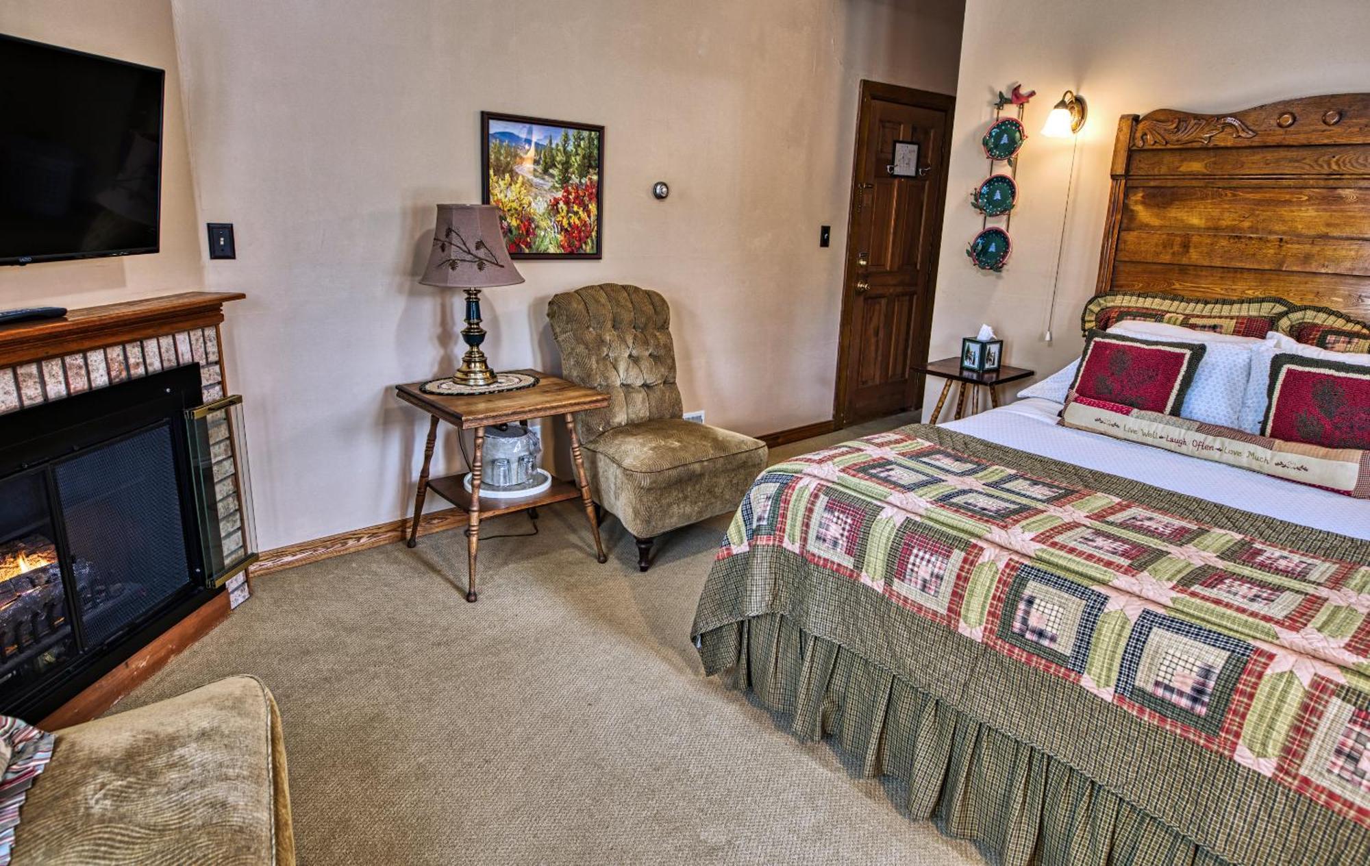 Rockwell Falls Inn And Wine Bar Lake Luzerne Ruang foto