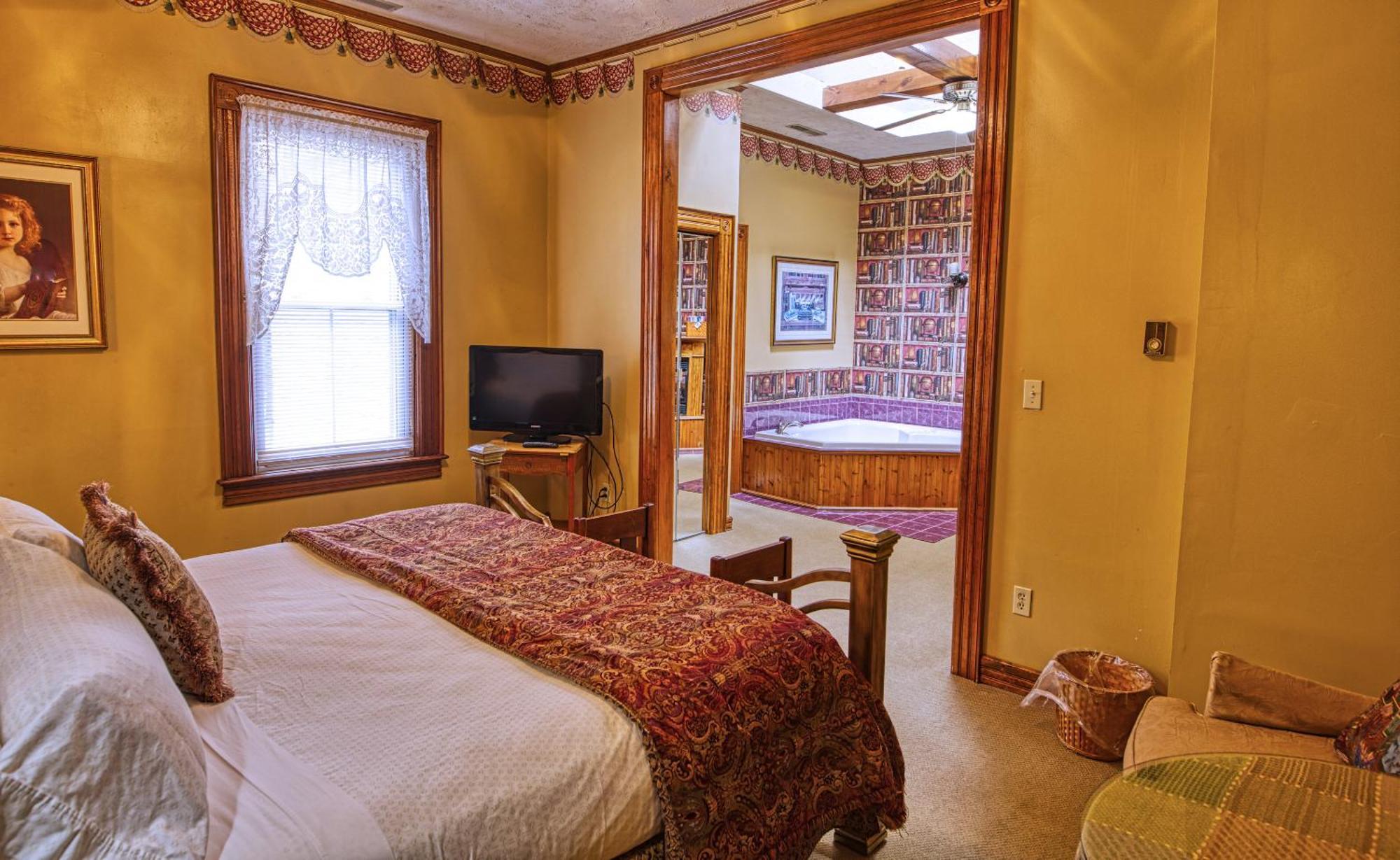 Rockwell Falls Inn And Wine Bar Lake Luzerne Ruang foto
