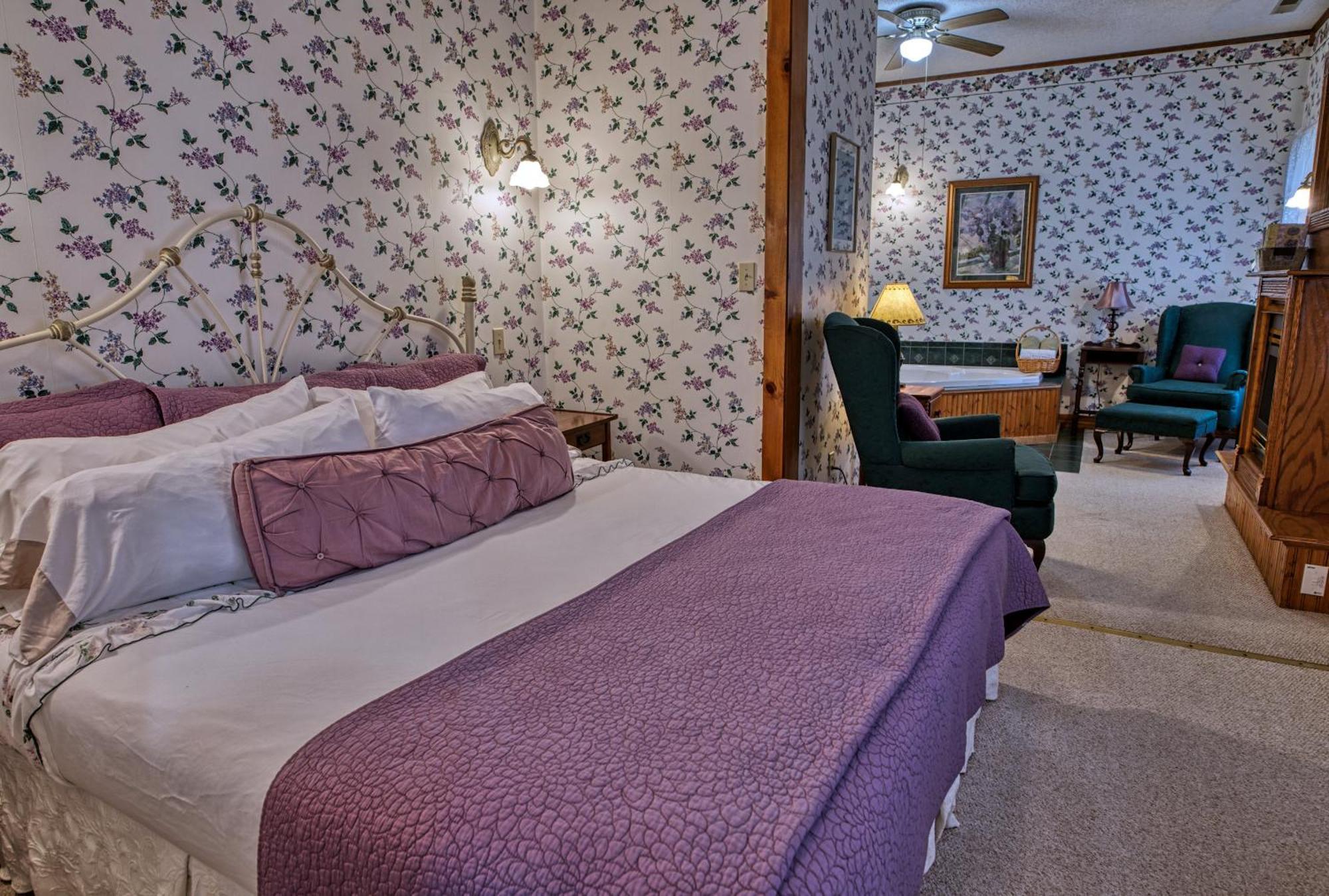 Rockwell Falls Inn And Wine Bar Lake Luzerne Ruang foto