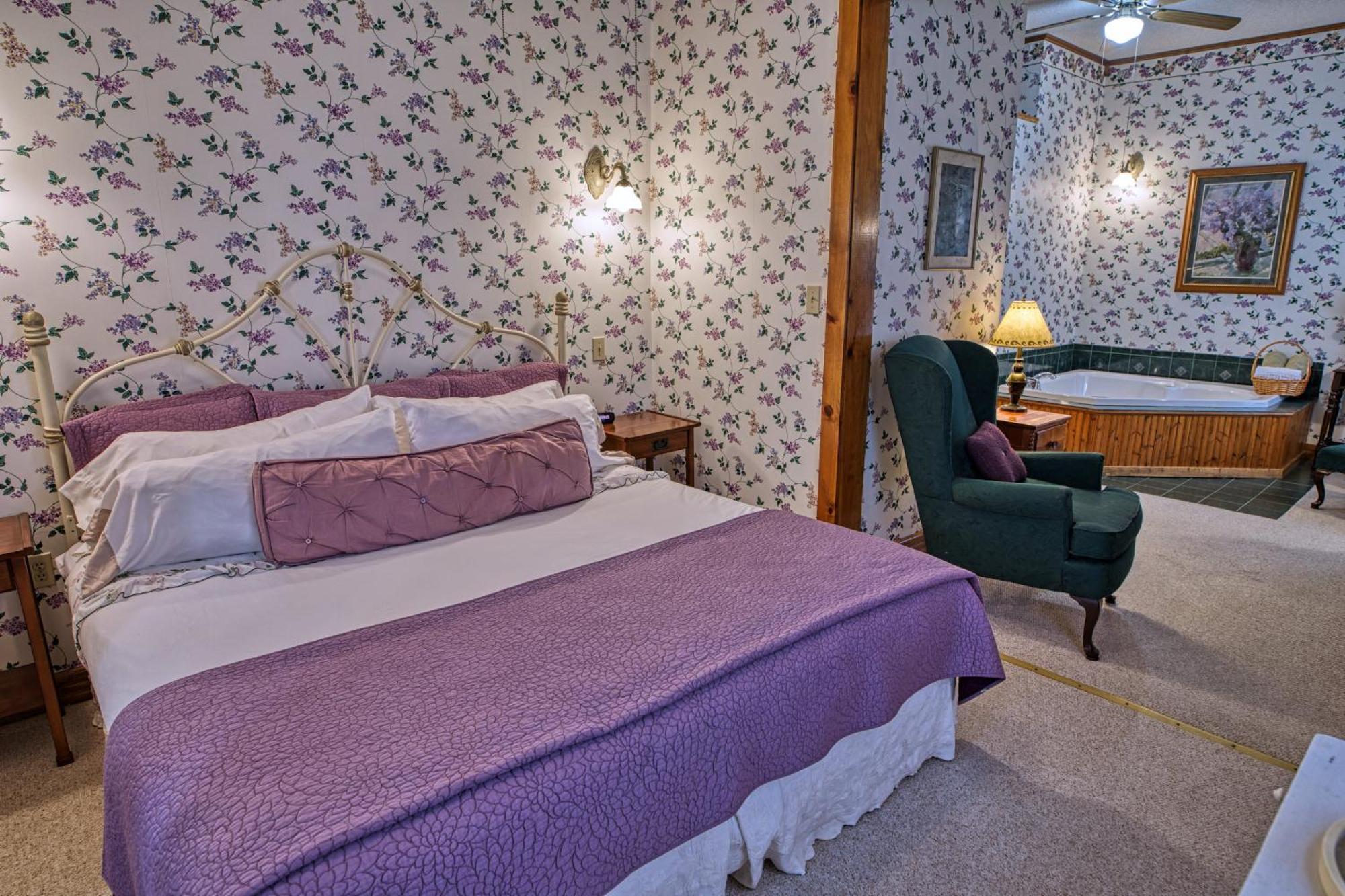 Rockwell Falls Inn And Wine Bar Lake Luzerne Ruang foto
