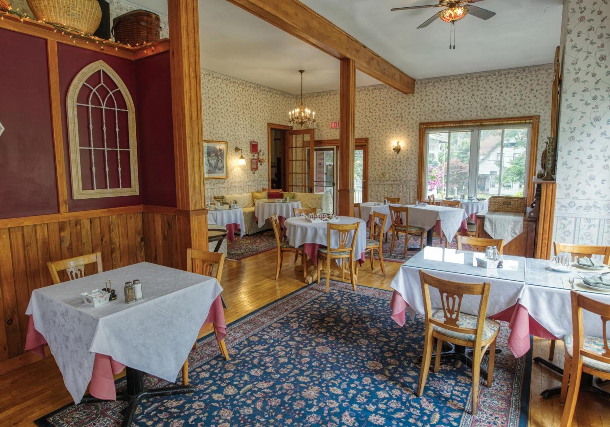 Rockwell Falls Inn And Wine Bar Lake Luzerne Bagian luar foto