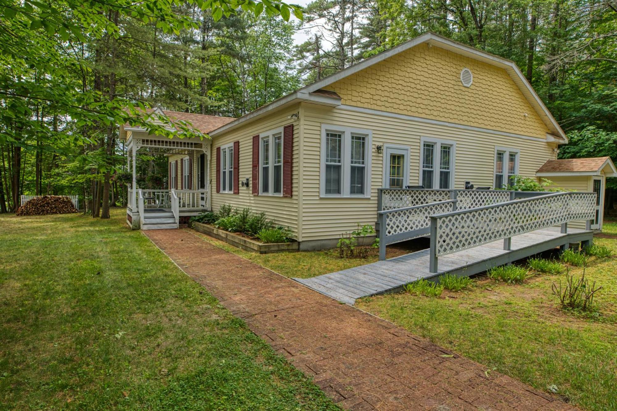 Rockwell Falls Inn And Wine Bar Lake Luzerne Bagian luar foto