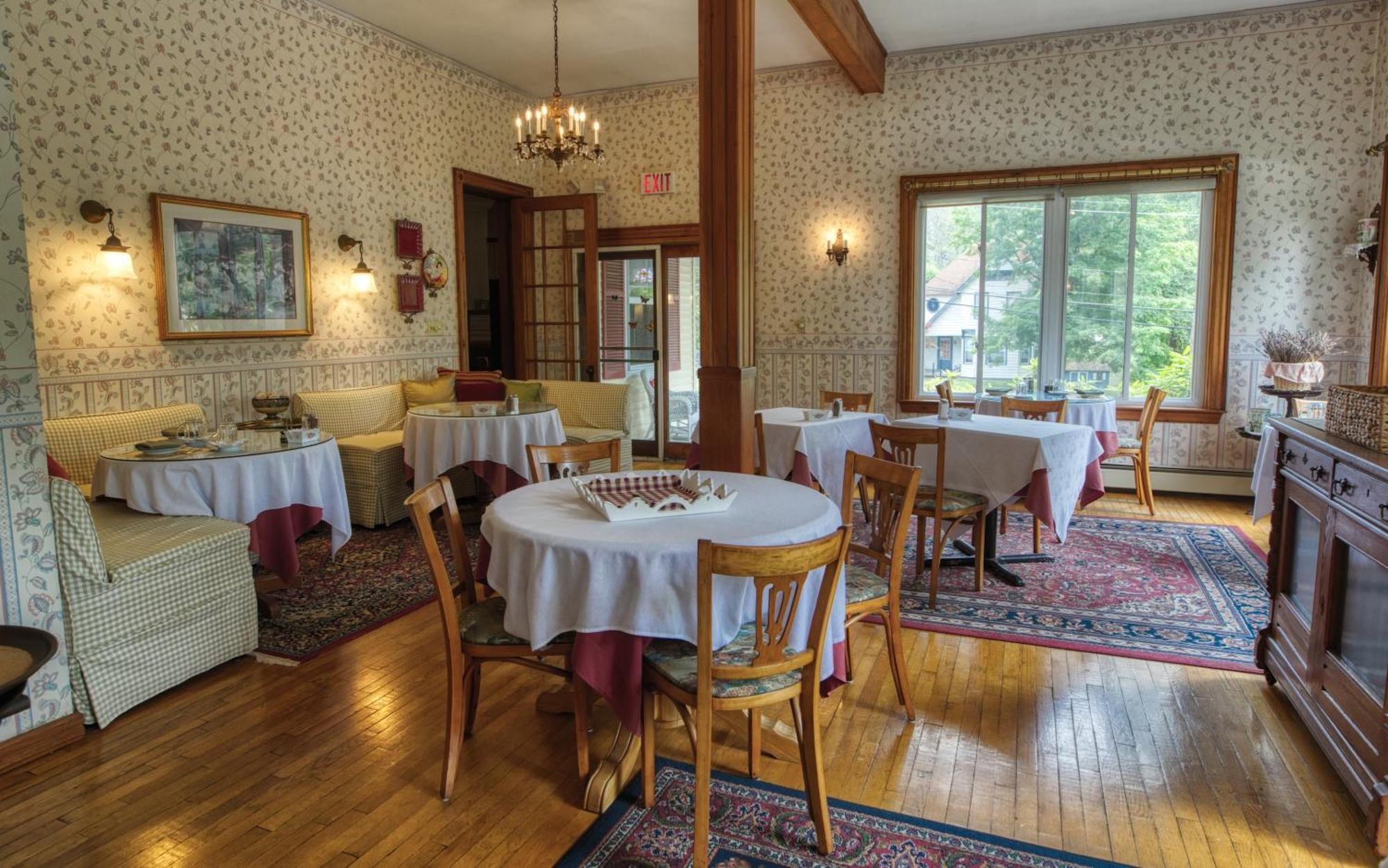 Rockwell Falls Inn And Wine Bar Lake Luzerne Bagian luar foto