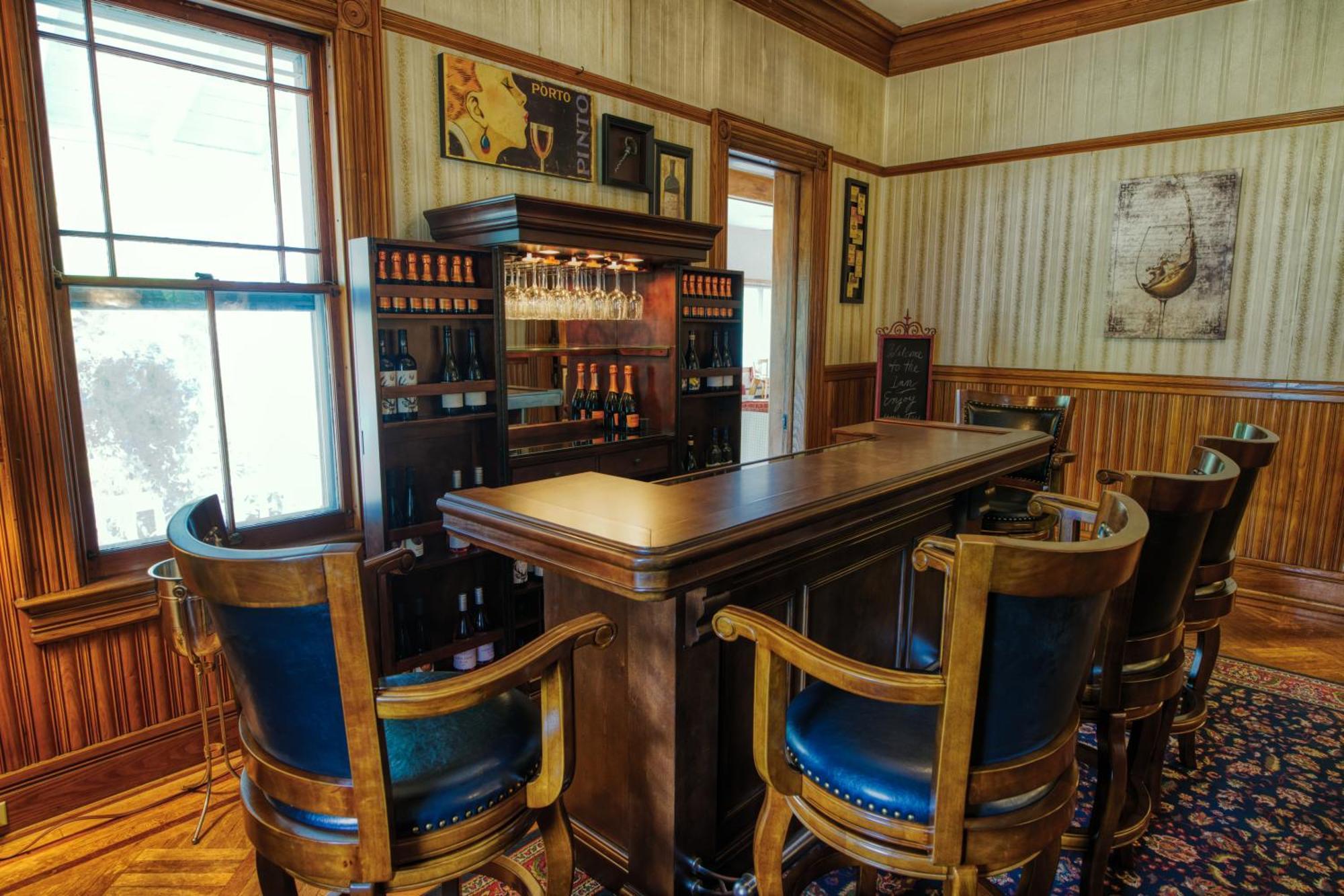 Rockwell Falls Inn And Wine Bar Lake Luzerne Bagian luar foto