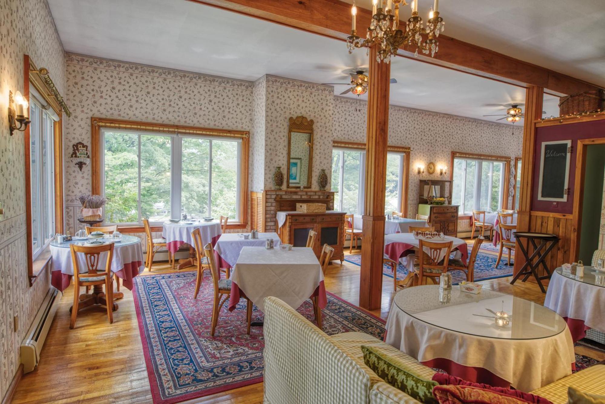 Rockwell Falls Inn And Wine Bar Lake Luzerne Bagian luar foto