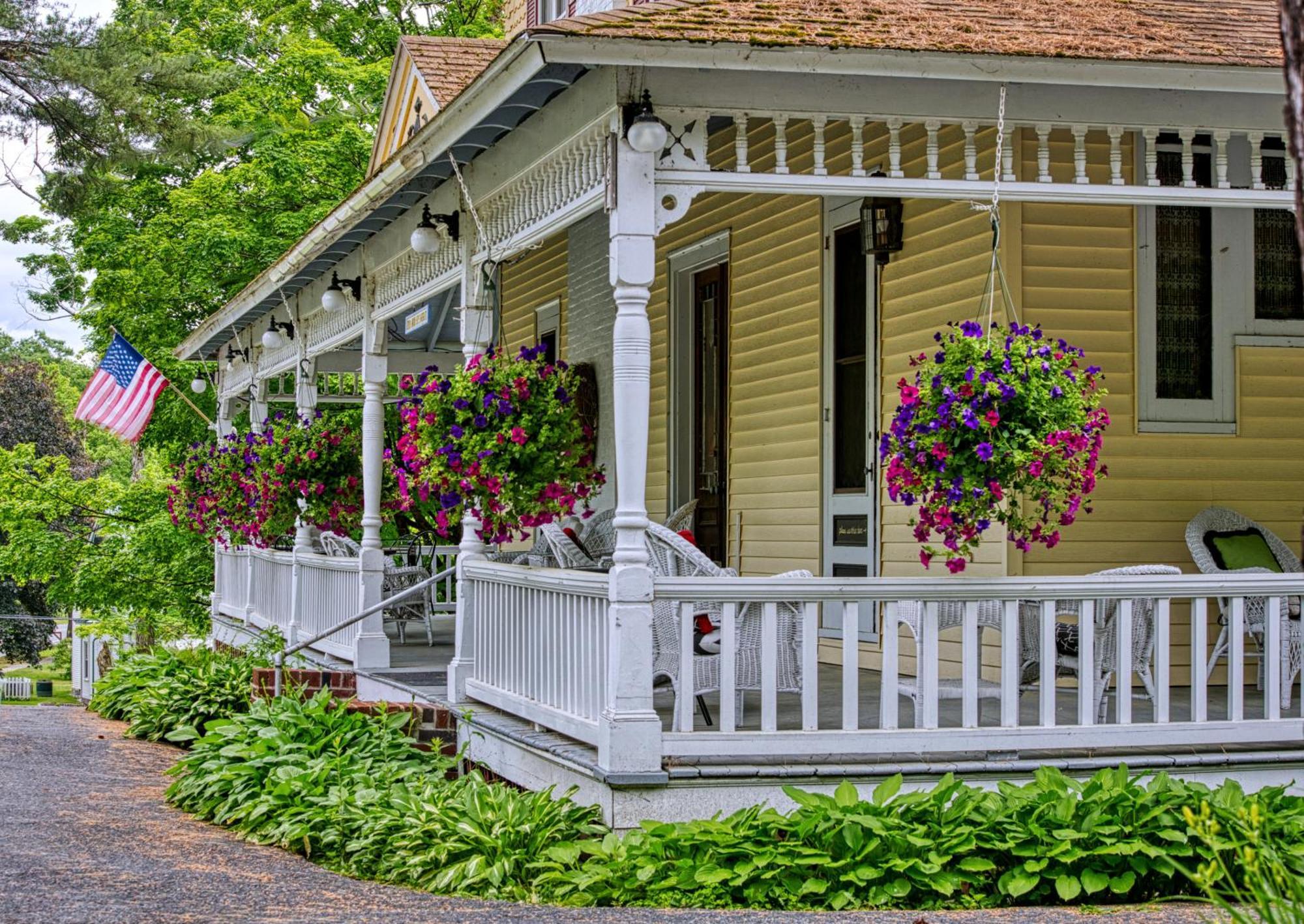 Rockwell Falls Inn And Wine Bar Lake Luzerne Bagian luar foto